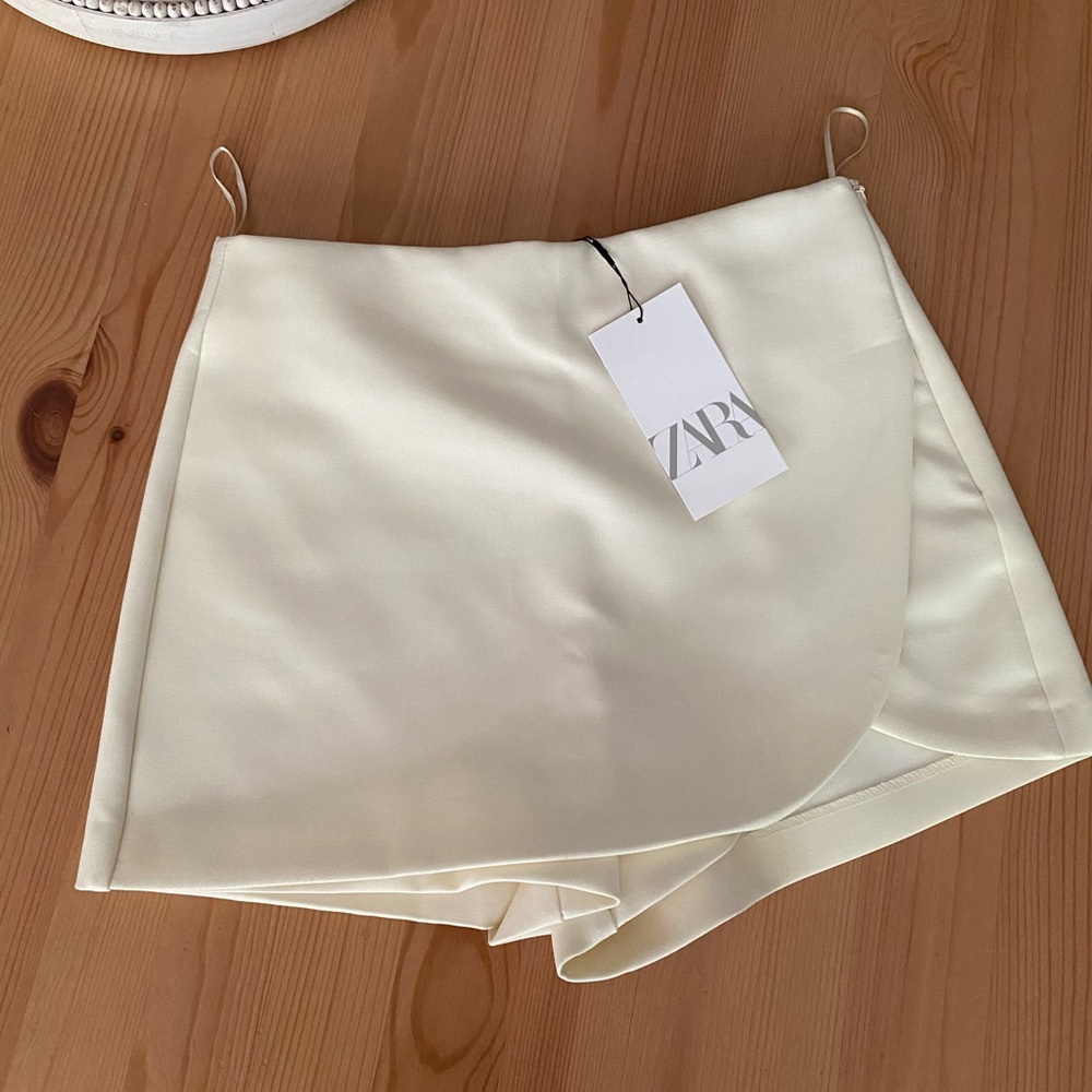 BNWT Zara skort sz S